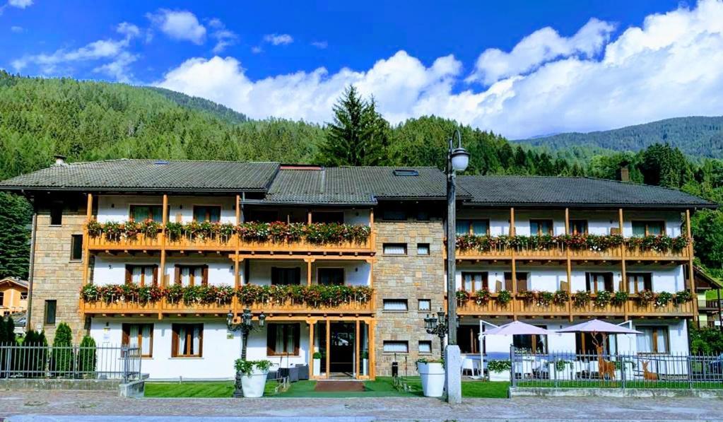 Olympic Regina Hotel Pinzolo Eksteriør bilde